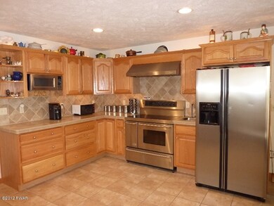106 Maple Ln, Hawley, PA 18428 - photo 3