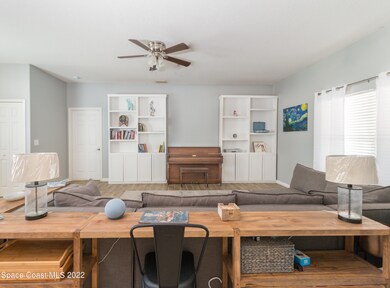Formal Living Room pic 2