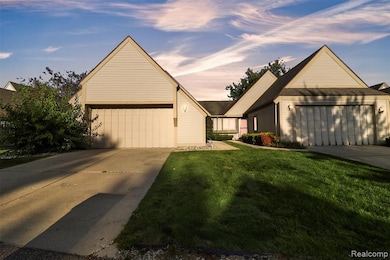 1109 Boulder Ct unit 46, Lansing, MI 48917 - photo 5