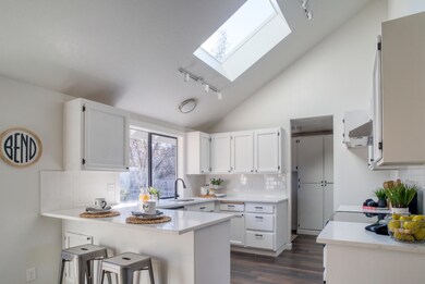 21195 Strawberry Mountain Ct, Bend, OR 97702 - photo 7