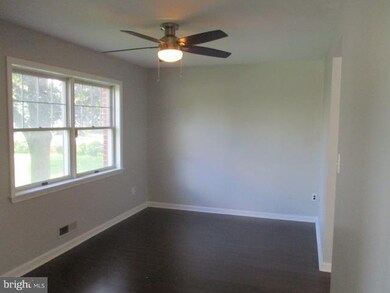 2121 Sweetbrier Ln, Lutherville Timonium, MD 21093 - photo 6