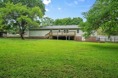 Huge level back yard