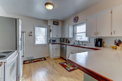 824 W 25th Blended-7