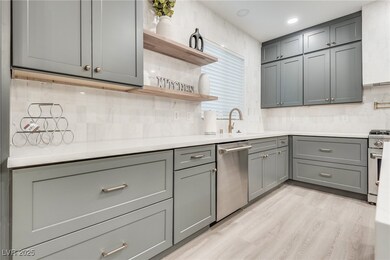 11086 Evvie Ln, Las Vegas, NV 89135 - photo 5