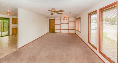 12 Living Room  2867 Shields Lane, Fortu