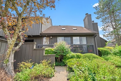 154 Westgate Dr, Edison, NJ 08820 - photo 5