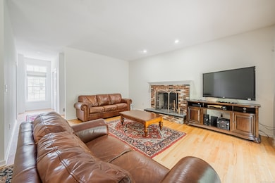 52 Quarry Ln, Hamden, CT 06518 - photo 7