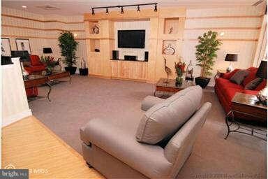 4490 Market Commons Dr unit 702, Fairfax, VA 22033 - photo 3