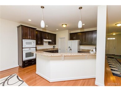 Eat-in Kitchen