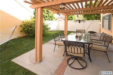 Covered patio - perfect for entertaining !