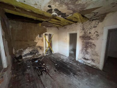 2415 prospect lwr liv rm