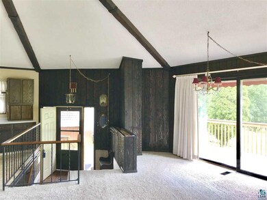 VAULTED CEILINGS, OPEN FLOOR PLAN, DECK ACCESS