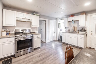 73 Tyler St, Springfield, MA 01109 - photo 5