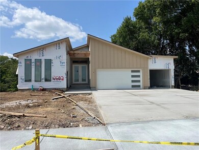 2502 SW Tracker Ln, Lee's Summit, MO 64082 - photo 2