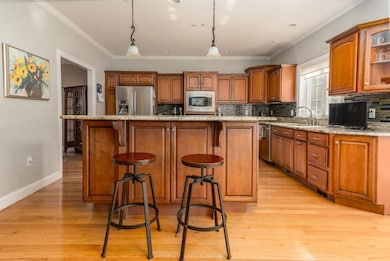 Eat-in Kitchen
