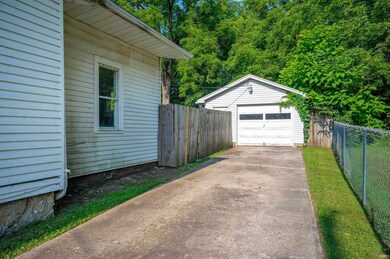 1605 N Walnut St, Muncie, IN 47303 - photo 2