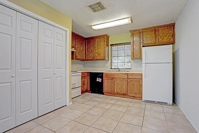 19048 County Road 669d, Alvin, TX 77511 - photo 4