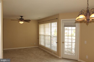 9262 Cardinal Forest Ln unit 301, Lorton, VA 22079 - photo 5