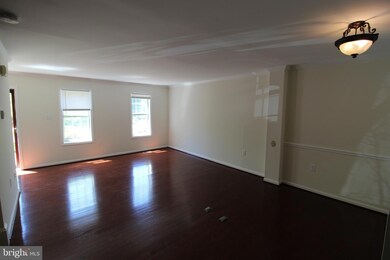 11996 Sentinel Point Ct, Reston, VA 20191 - photo 2