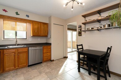 3675 Inverary Dr-19