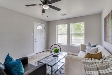 433 Bennie Ln, Grand Prairie, TX 75051 - photo 6