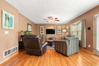 3059 Kings Realm Ave, Columbus, OH 43232 - photo 6