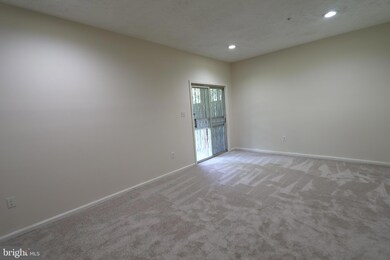 7170 Mahogany Dr, Hyattsville, MD 20785 - photo 4