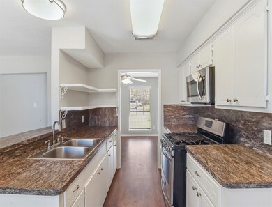 912 Dyche Ln, Alvin, TX 77511 - photo 6