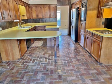 2282 Veterans Blvd, McComb, MS 39648 - photo 6