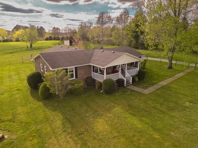 132 Sandusky Rd, Shelbyville, TN 37160 - photo 2