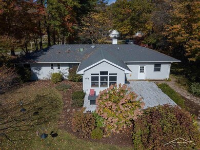 1139 W Walnut St, Saint Charles, MI 48655 - photo 4