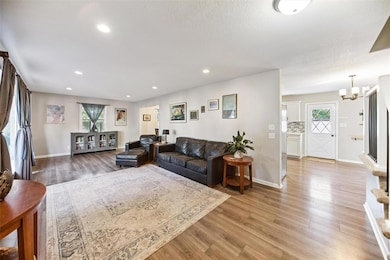 6808 Timmons Dr, Windsor Heights, IA 50324 - photo 3