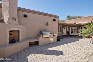 Courtyard-BBQ & Fireplace