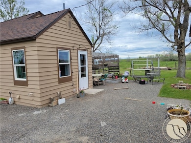 1543 N Center Ave, Hardin, MT 59034 - photo 3