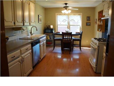 Kitchen/eat in space