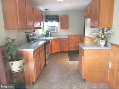 2698 Tattoo Dr, Chambersburg, PA 17202 - photo 4