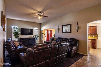 837 Desert Silver Dr, Horizon City, TX 79928 - photo 6