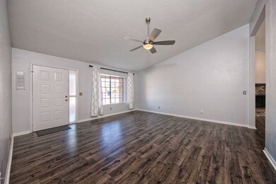 Living Room/Entry