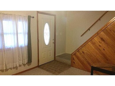 Entry/Foyer.