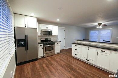 1721 W 69th St, Davenport, IA 52806 - photo 4