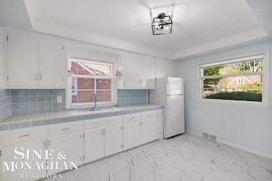 1793 Roslyn Rd, Grosse Pointe Woods, MI 48236 - photo 6