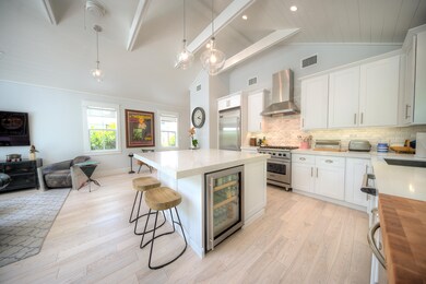 (4) 712 Ashe St-20