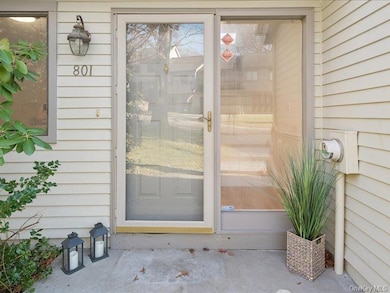 801 Hunters Run, Dobbs Ferry, NY 10522 - photo 2