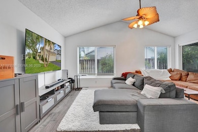 2747 Pinewood Ct, Davie, FL 33328 - photo 6