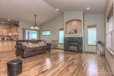 1821 NW Jackpine Ave, Redmond, OR 97756 - photo 4