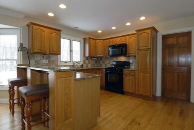 551 Viking Dr, Batavia, IL 60510 - photo 3