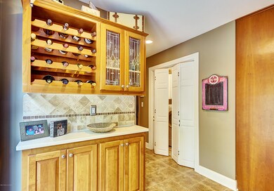 WINE/BUFFET BAR