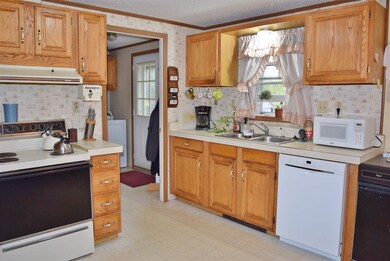 76 Mechanic St, Lancaster, NH 03584 - photo 2