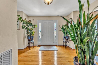 Foyer-1--1343 Millers Landing Cir