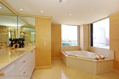 7 Master Bathroom